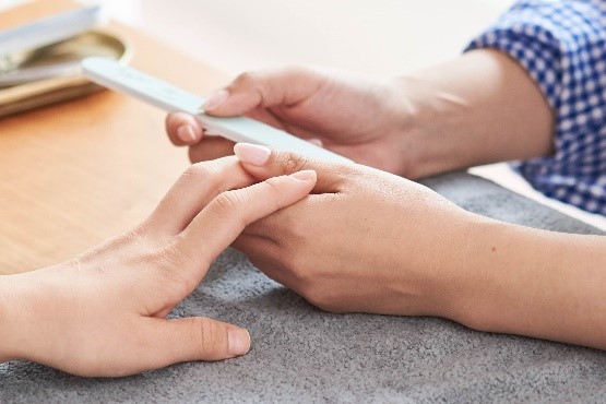 爪筋を綺麗にしている